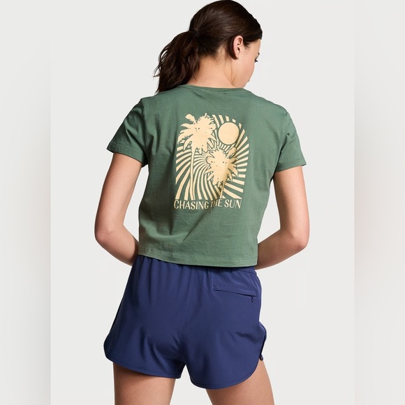 🆕VS PINK | Dreamer Cotton Crop Tee- Chasing The Sun Graphic in Forest Link Large - Picture 1 of 6